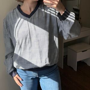 Vintage Women's Blue and Navy Sweatshirt